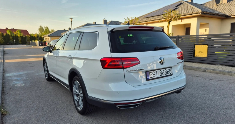 Volkswagen Passat cena 79990 przebieg: 196200, rok produkcji 2016 z Sieradz małe 211